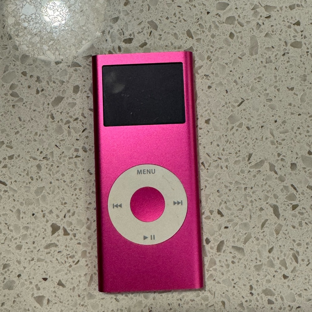 IPod nano pink - plays music but screen just turns white